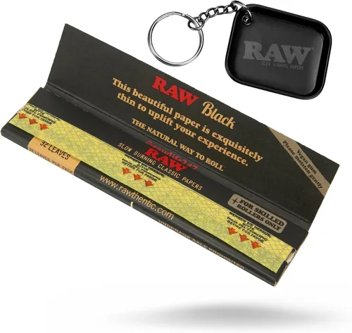 Vista 3 de RAW Paquete de 8 papeles de liar delgados negros tamaño King, incluye llavero coleccionable RAW Tiny Matte Black Murder'd Tray