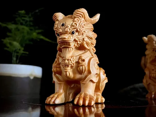 Vista 4 de Adornos de estatua de Kylin de madera maciza, estatua de perro Foo, escultura de Feng Shui, decoración de oficina en casa, figura de Pixiu de animal