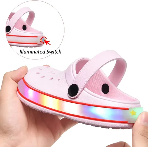 Vista 4 de XPKWS Zuecos para niños pequeños, niños y niñas, zapatos de jardín con luces LED, sandalias ligeras con luces, antideslizantes, de secado rápido