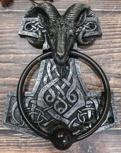 Vista 6 de Ebros Gift Viking Ram Skull Thor Hammer Mjolnir con runas, nudos, figura decorativa para puerta con bola golpeada integrada con acento de mitología