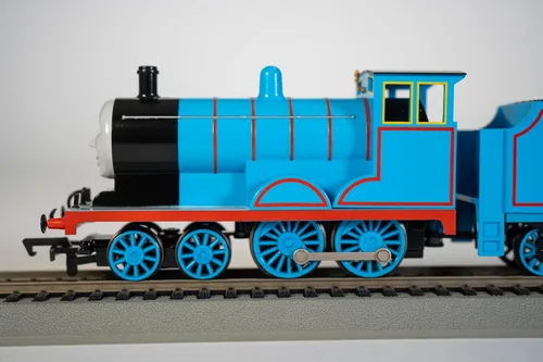 Vista 3 de Bachmann Trenes - THOMAS & FRIENDS LOCOMOTORA EDWARD con Ojos Móviles - Escala HO