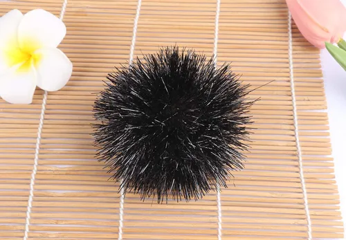 Vista 2 de YYCRAFT 100 pompones de oropel con purpurina para manualidades, decoración de fiesta de Navidad, juguetes para gatos (0.98 pulgadas, negro)