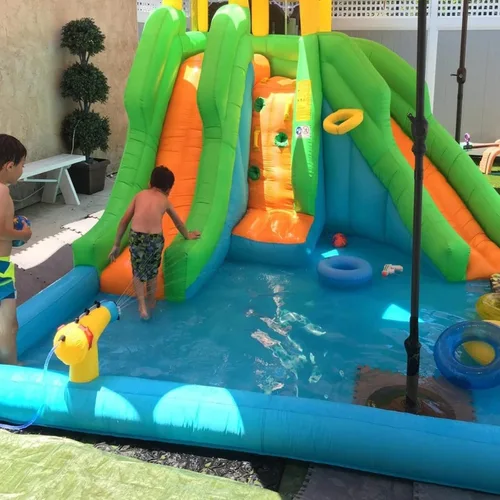 Vista 8 de Boundtech - Casa inflable para saltar, para usar en la alberca, con dos toboganes, pared de escalada, aro de baloncesto, alberca para sambullirse
