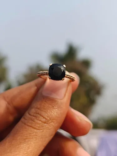 Vista 4 de SilverDia - Anillo de compromiso de 2 quilates con diamantes de ónix negro con doble halo oculto, anillo de compromiso delicado de media eternidad