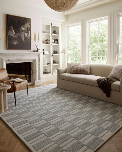 Vista 9 de Loloi Chris Loves Julia Bradley Collection, beige y medianoche, alfombra decorativa de 2 pies y 3 pulgadas x 3 pies y 9 pulgadas, alfombras clásicas