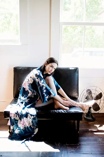 Vista 3 de Bata kimono larga de satén para mujer con diseño floral