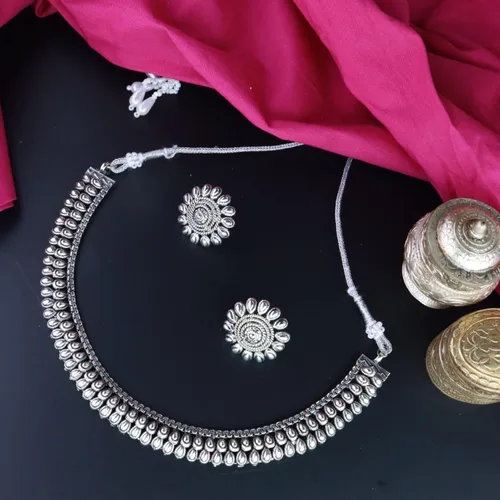 Vista 2 de I Jewels Silver Oxidised Indian Wedding Bollywood Choker Necklace and Earrings Jewellery Set For Women & Girls (MC058-118)