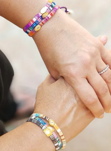 Vista 9 de Alef Bet by Paula Macrame Friendship Bracelet in Shades of Blue with Gold-plated Jewish Star of David Charm