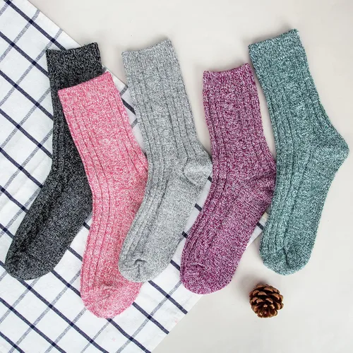 Vista 2 de 5 pares de calcetines de lana para mujer, diseño de punto grueso, cálidos y cómodos para invierno
