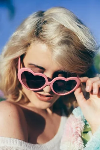 Vista 6 de zeroUV Gafas de sol de gran tamaño en forma de corazón UV400 lindas gafas de moda de amor para mujeres 2.047 in