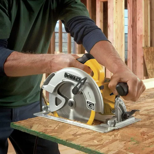 Vista 6 de DEWALT Sierra circular de 7 1/4 pulgadas, giratoria con bisel de hasta 57 grados, con cable (DWE575SB)
