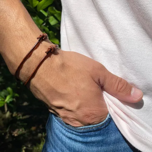 Vista 6 de Pulsera de cuero genuino para hombre de 0.059 in – Brazalete ajustable hecho a mano, pulsera de cuero minimalista para hombre, accesorios simples