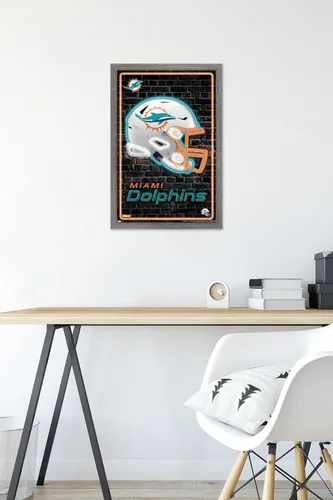 Vista 6 de Trends International NFL Miami Dolphins - Póster de pared con casco neón 23, 22.4 pulgadas de largo x 14.7 pulgadas, versión enmarcada en madera