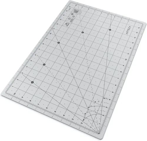 Vista 2 de Arteza Tapete de corte rotativo autorreparable, 12" x 18" (30.5cm x 45.7cm) con cuadrícula y superficie antideslizante para tela, papel, vinilo