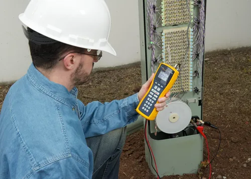 Vista 4 de Fluke Networks TS54 Pro Juego de prueba de teléfono con TDR, generador de tonos y pantalla LCD, 1