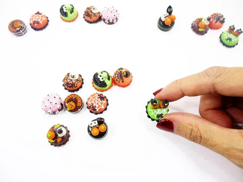 Vista 6 de Casa de muñecas Miniatura Alimentos 9 Mini Halloween Pastel Mixto 0.6 in Panadería Suministro 16675 Mixed Halloween cakes clay bakery food, tiny 9