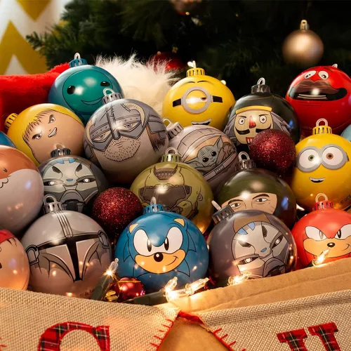 Vista 5 de Numskull Bauble Heads - Adorno oficial de Street Fighter Ryu para árbol de Navidad, decoración colgante de bola de Navidad de metal beige