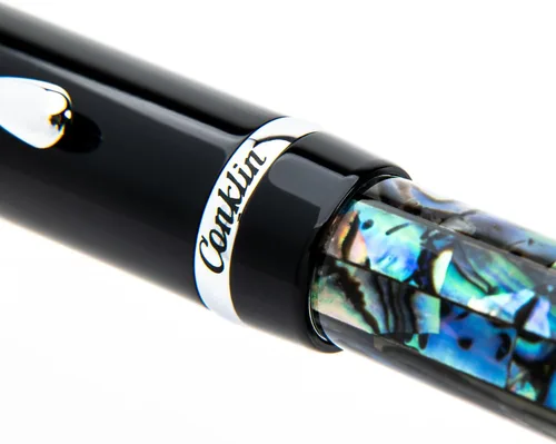 Vista 13 de Conklin Duragraph Pluma estilográfica Abalone Nights - Punta mediana, elegante instrumento de escritura con exquisito acabado de abulón