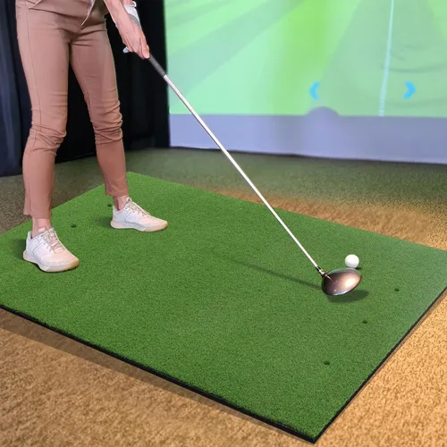 Vista 9 de Tangkula Tapete de golf para golpe, tapete de césped artificial para práctica de golf interior/exterior, incluye 2 camisetas de goma y 2 palos