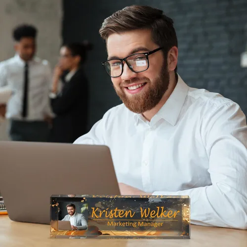 Vista 4 de Placa de identificación acrílica personalizada para escritorio, decoración de oficina personalizada E-negro oro