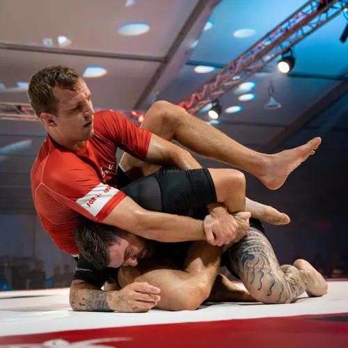 Vista 7 de Gold BJJ Fundación Rash Guard - Rashguard clasificado No-Gi y Gi Jiu Jitsu