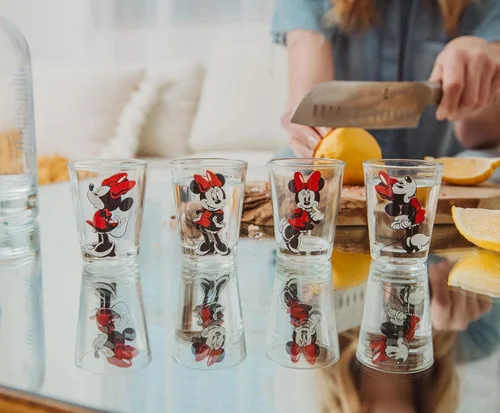 Vista 4 de Silver Buffalo Disney Minnie Mouse Poses - Paquete de 4 mini gafas, 1.5 onzas