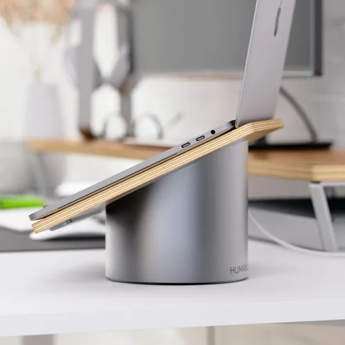 Vista 3 de HumanCentric Elevador de computadora portátil para escritorio en madera de nogal negro y base de aluminio gris espacial, compatible con MacBook