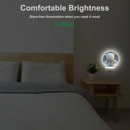 Vista 4 de EKOBLA Bonita luz nocturna de oso, bonito patrón de oso blanco enchufable a la pared con sensor de atardecer a amanecer, luz nocturna LED de 0.5 W