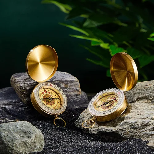 Vista 4 de Dunzy 12 Pcs Camping Survival Compass Glow in the Dark Metal Pocket Compass for Hiking Military Navigation Tool for Hiking Hunting Climbing Camping