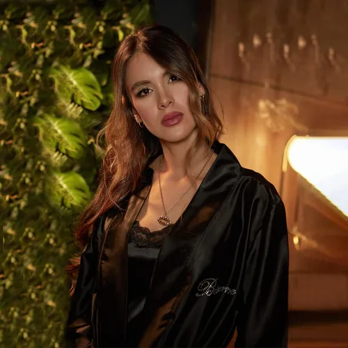 Vista 7 de Besame Babydoll - Conjunto de ropa de dormir de encaje de satén brillante para mujer Kimono negro