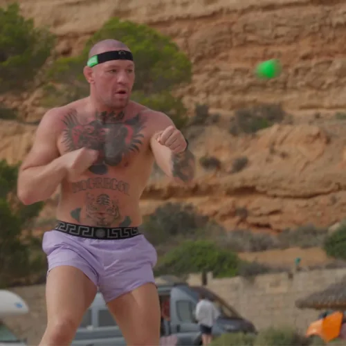 Vista 3 de Boxbollen® Bola de reflejos de boxeo - Edición limitada de Conor McGregor el Notorio - Contador de golpes conectado a la aplicación - Bola