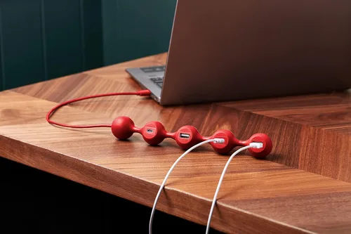 Vista 3 de LEXON PEAS HUB 2 Hub de 4 puertos, carga 2 x USB, 2 x USB-C 2 teléfonos inteligentes simultáneamente, cable interno de cobre LD143DR, rojo oscuro