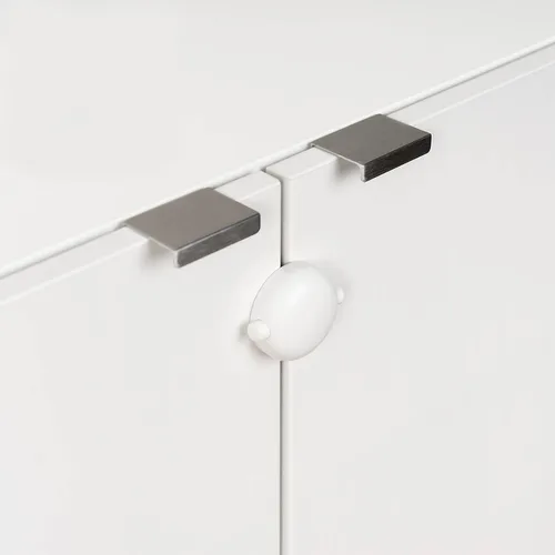 Vista 6 de Qdos Safety Cerradura adhesiva de doble puerta Gris Fácil operación con una sola mano – Diseño patentado ZeroPinch – Solo se adapta a gabinetes