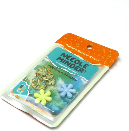 Vista 6 de Awesome Pattern Studio Needle Minder Set – Mandala Dragon Magnetic Needle Minder + 2 agujas Threaders. Pin esmaltado para punto de cruz, bordado