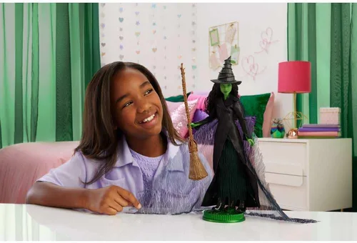 Vista 2 de Mattel Universal Pictures Wicked: Muñeca de moda Elphaba For Good de lujo con atuendo extraíble y 4 accesorios, inspirada en la película