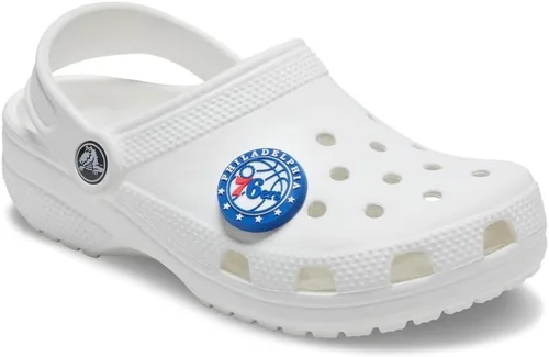 Vista 2 de Crocs Dijes Jibbitz unisex para adultos, dijes para zapatos del equipo de baloncesto de la NBA, dijes deportivos para niños y niñas