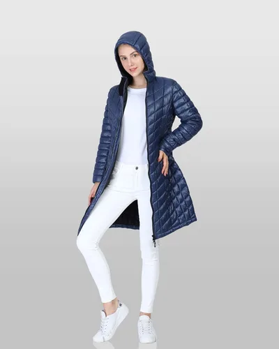 Vista 4 de Outdoor Ventures Abrigo Puffer Largo con Capucha Maryan para Mujer, Ultra Ligero, Cálido, Thermolite (Fiel a la talla. Orden Tamaño Normal) Tinta
