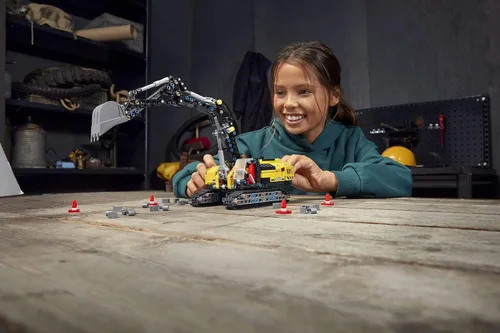 Vista 3 de LEGO Technic 42121 - Kit de construcción de juguetes para excavadora de servicio pesado; un regalo genial de cumpleaños o en cualquier momento