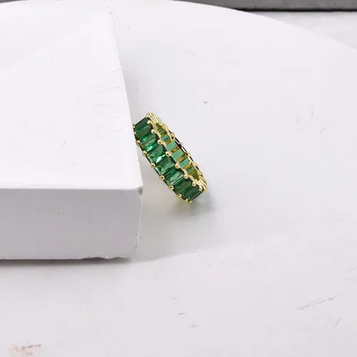Vista 5 de Nossa Banda de esmeralda verde (5 quilates) chapada en oro de 18 quilates Anillo rectangular de eternidad de corte esmeralda CZ, Circonita, oro