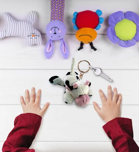 Vista 7 de DolliBu - Llavero de peluche de vaca de peluche Llavero de peluche de vaca suave, lindo llavero para amantes de la felpa de animales de granja