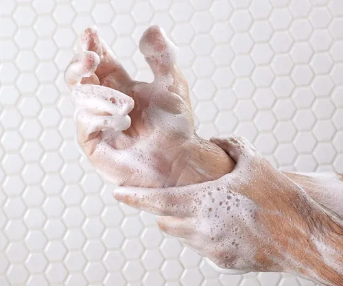 Vista 5 de BULLDOG Gel de baño para el cuidado de la piel y aseo para hombre, vetiver y pimienta negra, 16.9 onzas líquidas