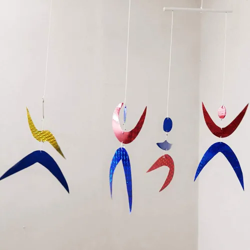 Vista 3 de Special Glitter The Montessori inspired dancers hanging mobile blinking red blue yellow Special Glitter Baby toy
