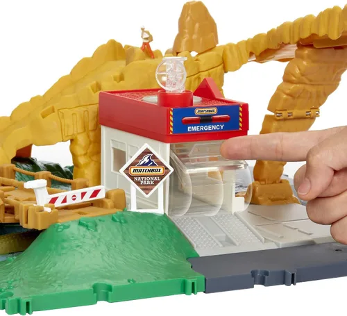 Vista 2 de Matchbox Action Drivers - Juego con múltiples áreas de juego - Puertas y luces de trabajo - Coche a escala 1:64 - Se conecta a otros juegos - Regalo