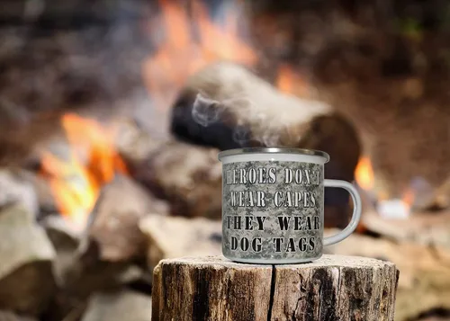 Vista 5 de Rogue River Tactical Heroes Don't Wear Capes They Wear Etiquetas de perro Taza de campamento Esmalte Camping Taza de café Regalo para veteranos