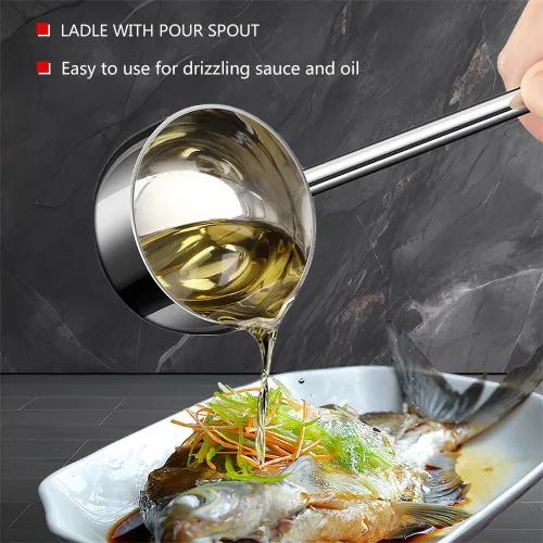 Vista 6 de Cucharón de sopa pequeño SUS304 de acero inoxidable con boquilla para verter 2 onzas, cucharones de salsa de mango largo, resistentes al calor