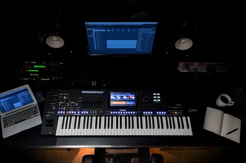 Vista 2 de Yamaha Estación de trabajo digital Genos de 76 teclas