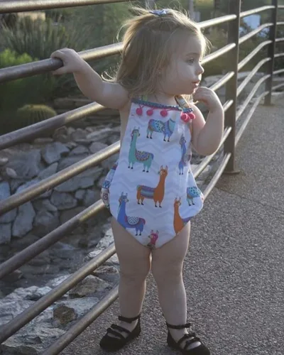 Vista 3 de Lamuusaa Mameluco de verano para bebé recién nacido y niña con patrón de alpaca colorido