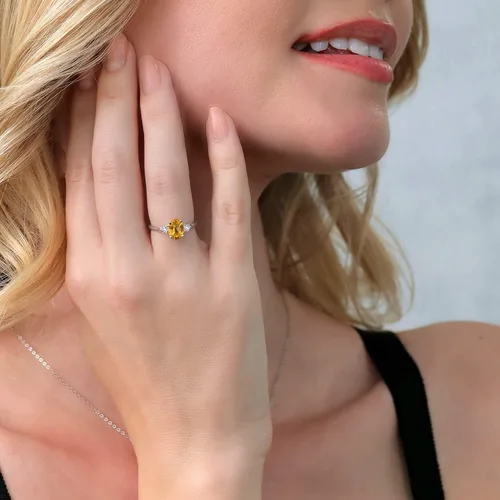 Vista 4 de Anillo de compromiso de oro blanco de 10 quilates con 3 piedras preciosas para mujer, piedra natal y zafiro blanco creado, ovalado de 0.315 x 0.236