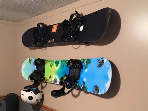 Vista 6 de Mind and Action - Estante de snowboard de aluminio sólido, soporte de pared para esquí, almacenamiento de snowboard para el hogar y el garaje Negro