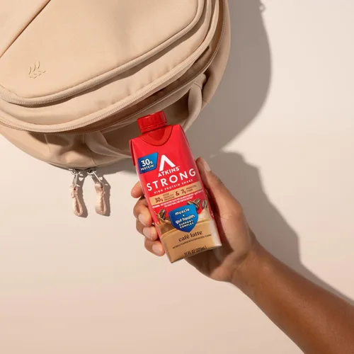 Vista 5 de Atkins - Batido Fuerte de Alta Proteína, Sabor Café Laté, 30g de Proteína, 7g de Fibra Prebiótica, Apoyo para la Salud Muscular y del Intestino